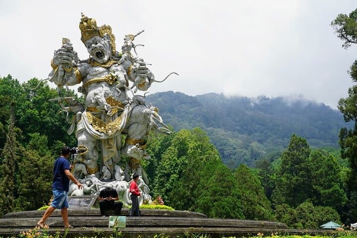 Bali Day Trip: Sekumpul Waterfall, Bedugul Botanical Garden & Ulun Danu Beratan Temple photo 4