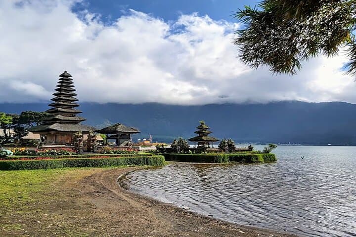 Bedugul & Nungnung Day Tour: Waterfalls, Temples and Twin Lakes Private Excursion photo 4