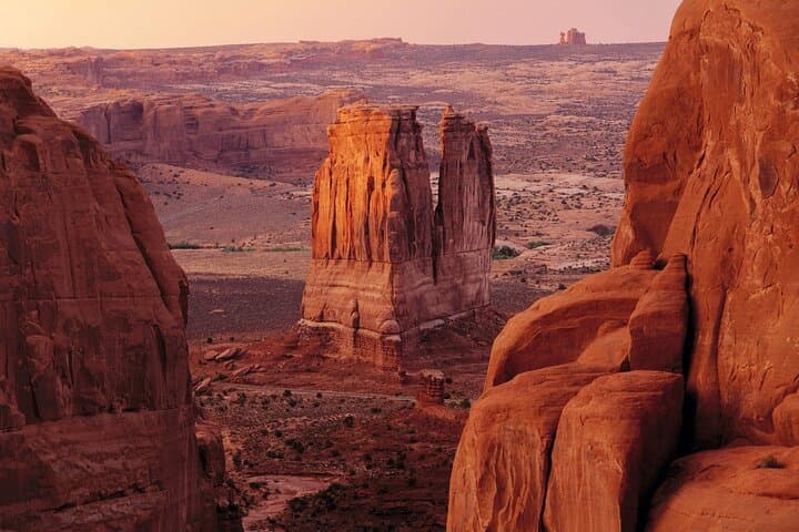 7-Day Utah and Arizona National Parks Tour: Arches, Canyonlands, Grand Canyon & Monument Valley photo 3