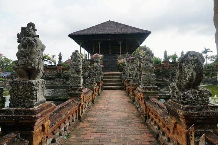 East Bali Private Tour: Kertagosa, Goa Lawah & Tenganan Village