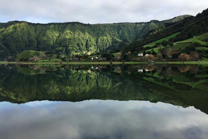 Sete Cidades 4x4 Half-Day: Volcano Ridge, Crater Lakes & King's View