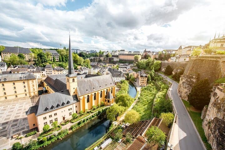 Historic Luxembourg City Walking Tour: Old Town, Chemin de la Corniche & Grand Ducal Palace