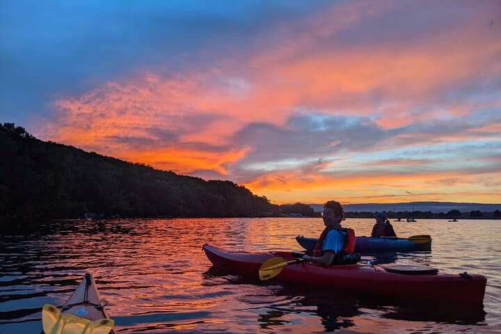 Nickajack Bat Cave Kayak Tour: Sunset Paddle to 100,000 Gray Bats