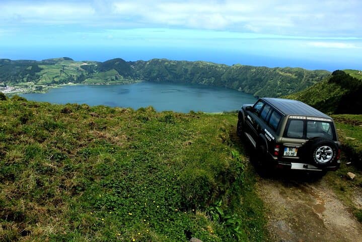 Sete Cidades 4x4 Half-Day: Volcano Ridge, Crater Lakes & King's View photo 5