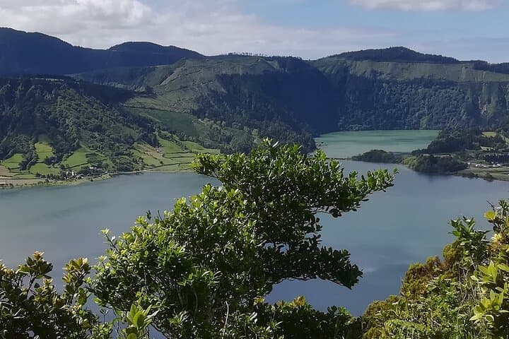 Explore Sete Cidades: Full-Day 4x4 Volcano Tour on São Miguel