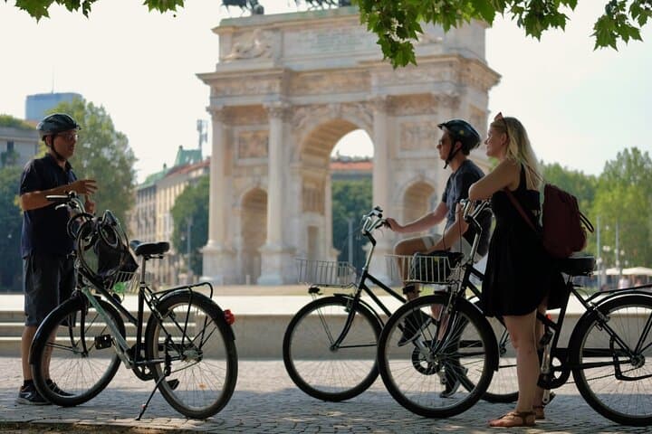 Milan Bike Tour: 3.5-Hour Small-Group Ride to Duomo, Navigli & Sforza