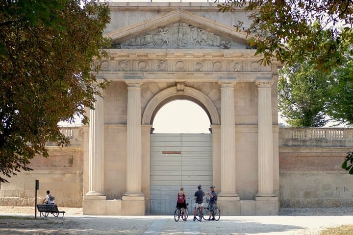 Milan Bike Tour: 3.5-Hour Small-Group Ride to Duomo, Navigli & Sforza photo 2