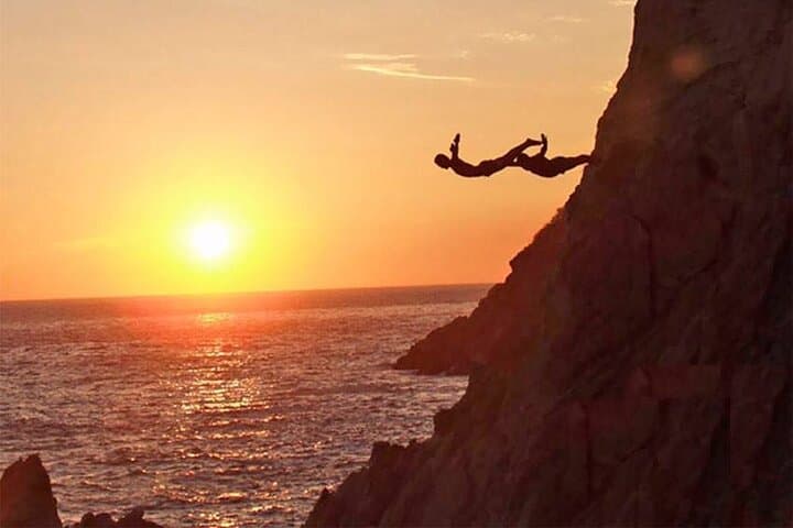 Acapulco Sunset Dinner with La Quebrada Cliff Divers photo 2