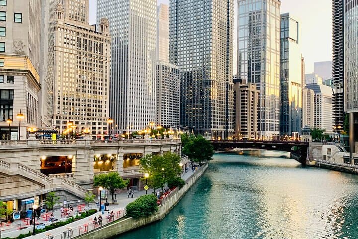 Explore Chicago’s Iconic Sights on a Private 4-Hour Guided Tour with Hotel Pickup