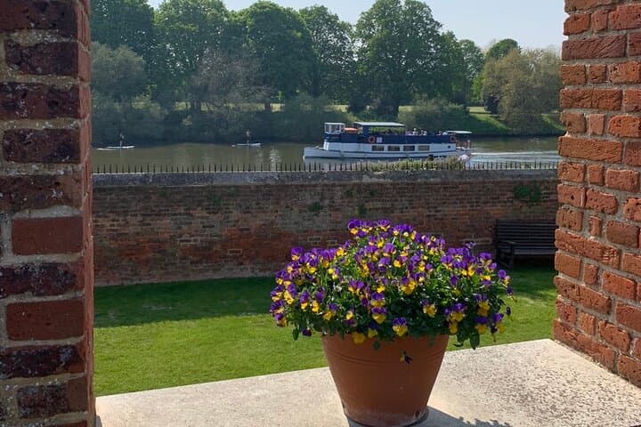 Windsor Castle and Hampton Court Palace: Private Self-Guided Day Trip from London photo 4