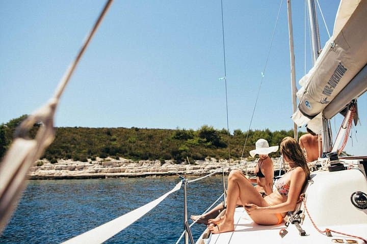 Discover the Enchanting Pakleni Islands: Sailing and Snorkeling Adventure photo 4