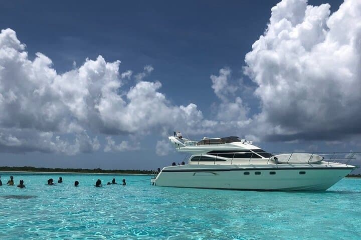 Private 4-Hour 47' Azimut Yacht Charter — Snorkel Inha Reef from Playa del Carmen