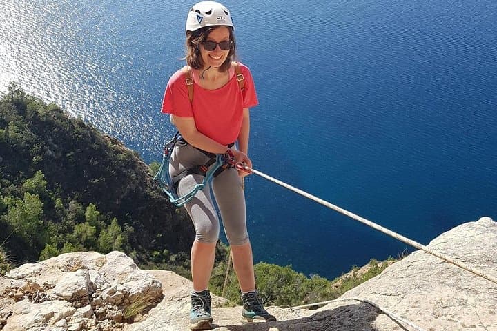 Philémon Crossing Via Cordata: Half-Day Abseil and Clifftop Route near La Ciotat photo 3