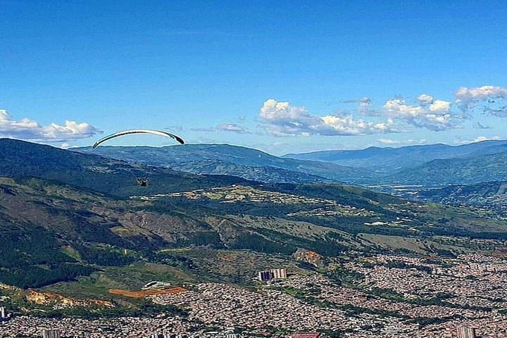 Tandem Paragliding in Medellín: Half-Day Andes Flight with City Views photo 3