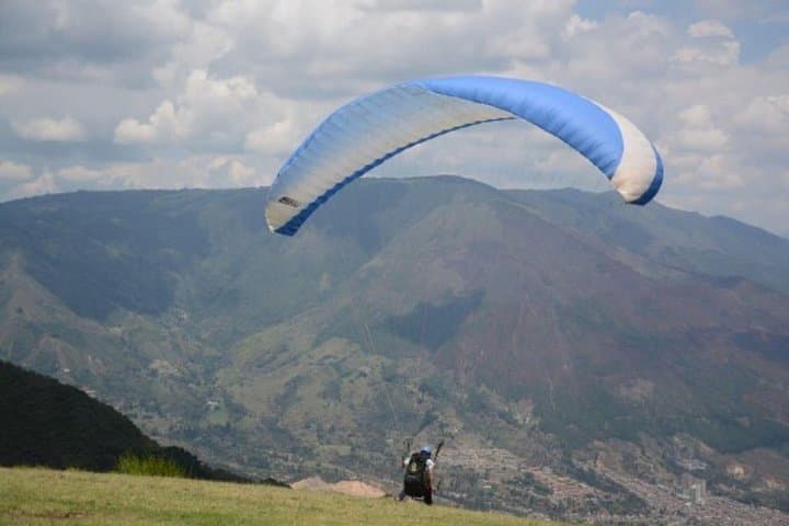 Tandem Paragliding in Medellín: Half-Day Andes Flight with City Views photo 4