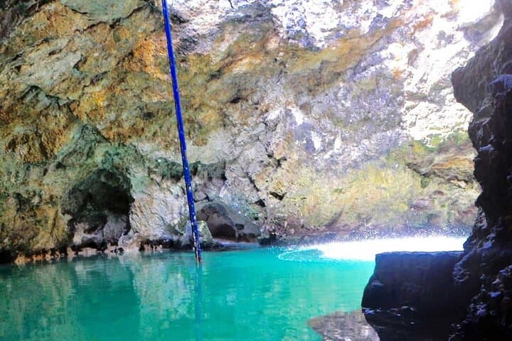 Blue Hole Mineral Spring and Rick's Cafe: Cliff Jumps, Mineral Baths & Negril Sunsets photo 4