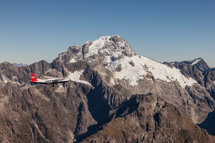 Milford Sound Scenic Flight from Queenstown — Aerial Tour over Piopiotahi and Fiordland photo 3