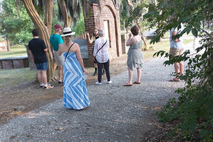 Bloody Murder Savannah Pub Crawl: True Crime Walking Tour of Monterey Square photo 2