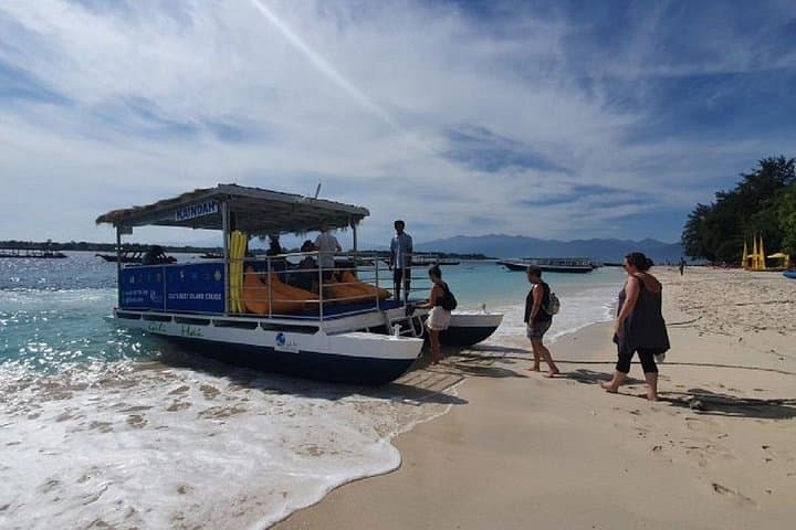 Gili Trawangan Sunset BBQ Cruise: Snorkel with Turtles & Underwater Sculptures photo 2