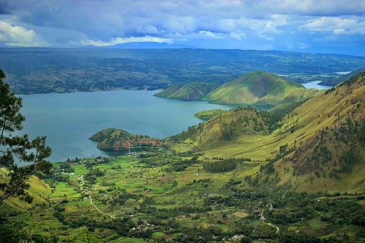 Hike Mount Pusuk Buhit from Samosir Island — Lake Toba Summit Trek photo 2