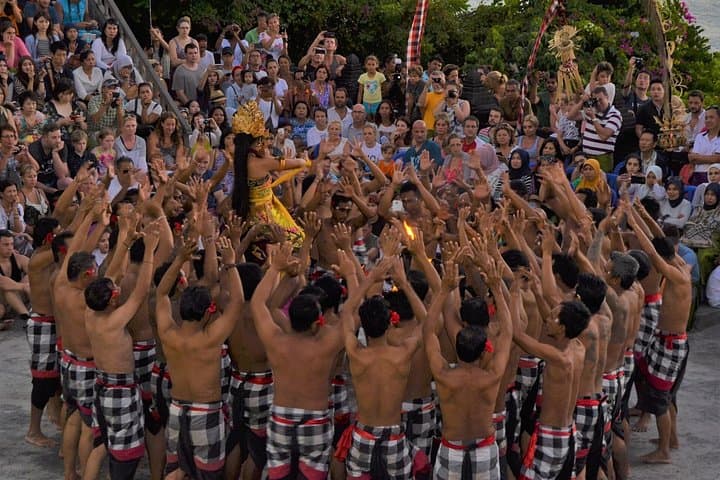 Uluwatu Cliff Temple Sunset Tour with Kecak Dance and Jimbaran Seafood Dinner photo 4