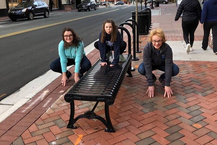 Kelowna Crazy Dash Scavenger Hunt: Interactive Downtown Walking Game