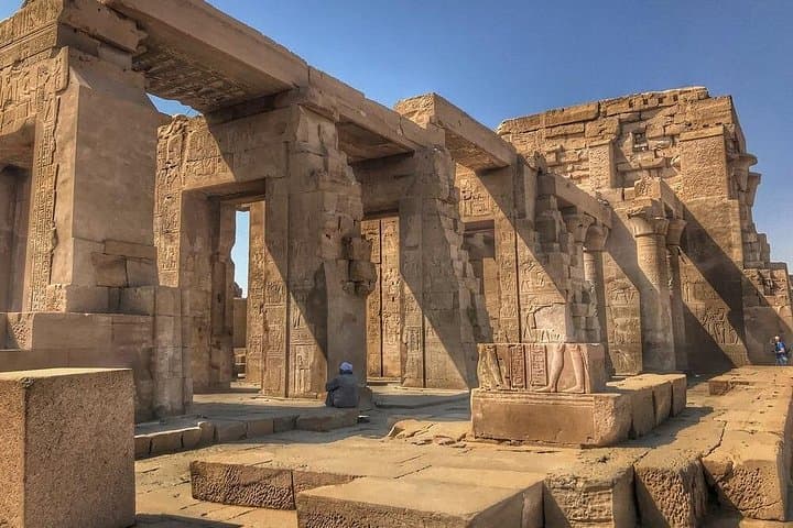 4-Day Nile Cruise Aswan to Luxor: Abu Simbel, Hot-Air Balloon & Ancient Temples photo 2