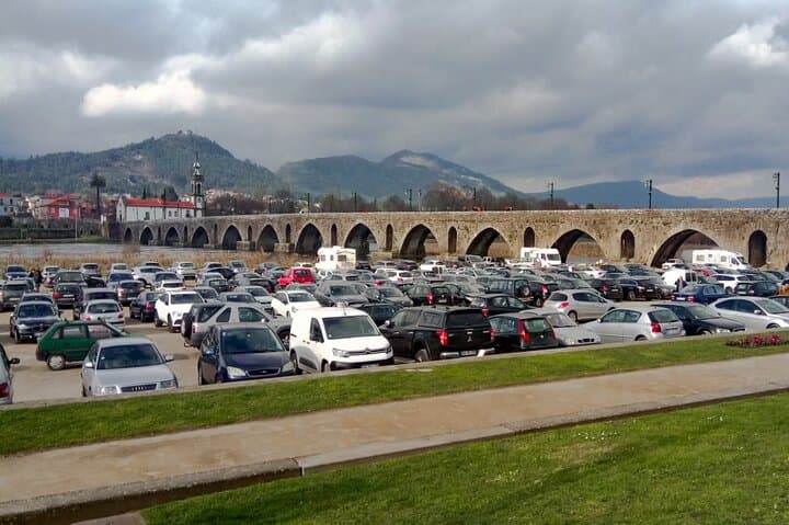 Private Ponte de Lima Tour: Vinho Verde Wineries, Medieval Bridge & Manor House photo 3