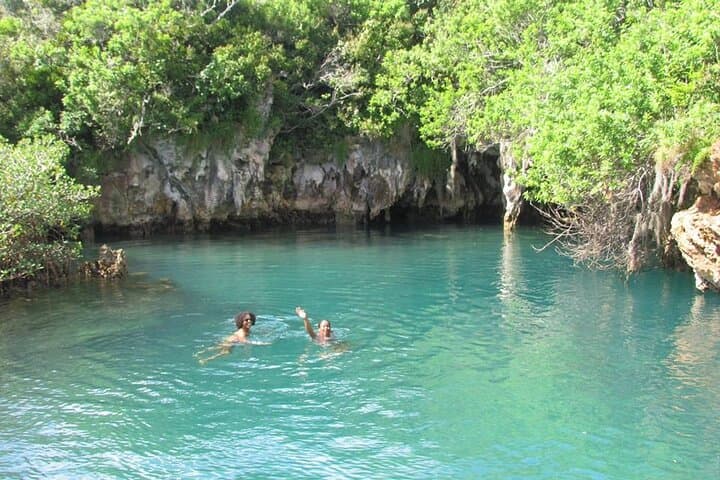 Bermuda Hidden Gems Summer Excursion: Tom Moore's Jungle, Blue Hole & Pink Sand Snorkel photo 5