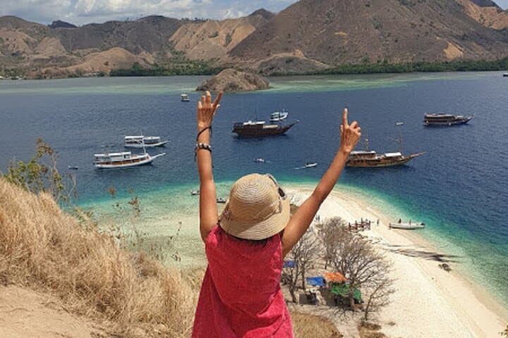 Komodo Island Day Trip: Rinca, Kelor, Menjarite, Bidadari & Rangko Cave photo 2