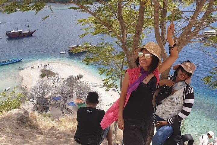 Sunset Snorkel at Komodo: Kelor, Menjarite & Kalong Half-Day Guide photo 3