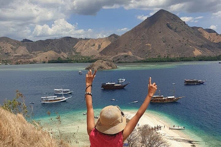 Sunset Snorkel at Komodo: Kelor, Menjarite & Kalong Half-Day Guide photo 2
