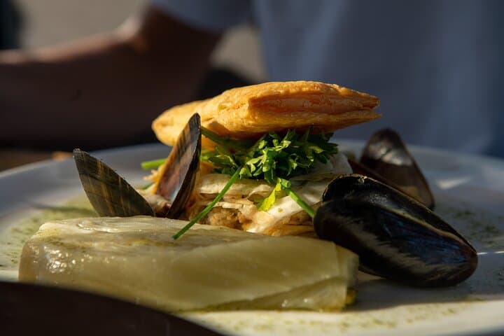 Private Amsterdam Canal Dinner Cruise: 2-Hour Private Cruise with Drinks & 2-Course Meal photo 4