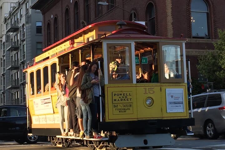Downtown San Francisco Private 2-Hour Walking Tour: Union Square, Chinatown & Financial District