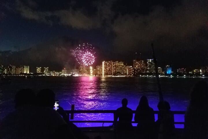 Waikiki BYOB Friday Night Fireworks Cruise: Best Views from Kewalo Harbor photo 3