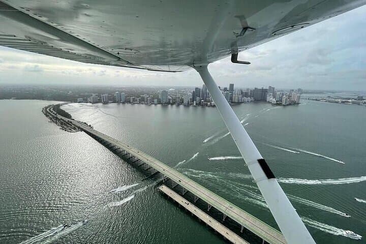 Miami Private 60-Minute Romantic Air Tour with Champagne — South Beach & Biscayne Bay Views photo 3