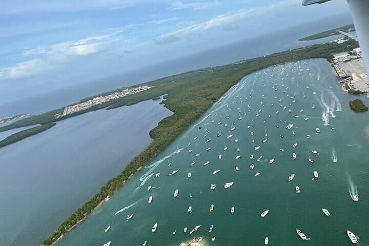 Miami Private 60-Minute Romantic Air Tour with Champagne — South Beach & Biscayne Bay Views photo 4
