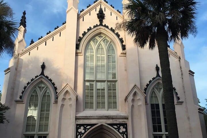 Charleston History Walking Tour with Tricia — Historic Downtown Stroll photo 5