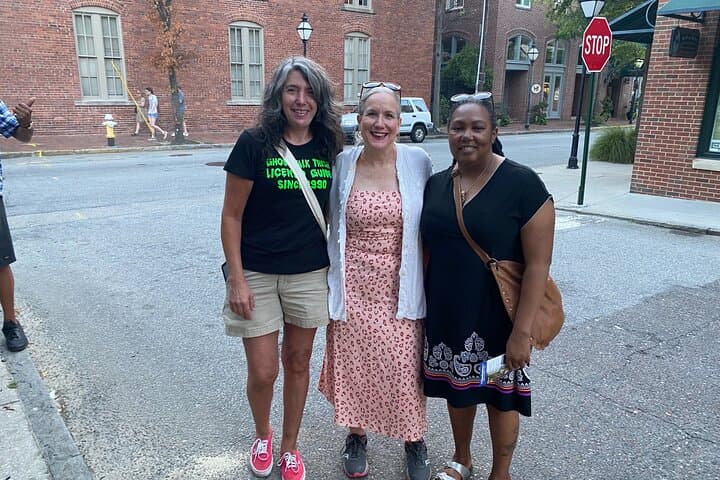 Charleston History Walking Tour with Tricia — Historic Downtown Stroll photo 6