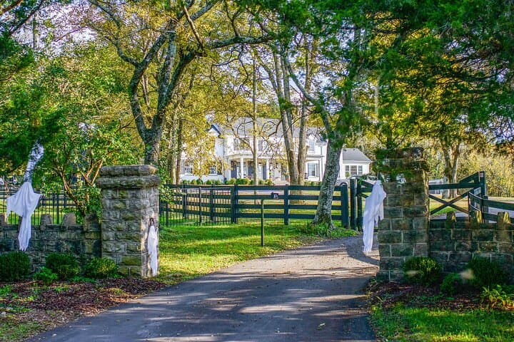 Nashville Homes of the Stars: 2-Hour Guided Celebrity Homes Bus Tour photo 2