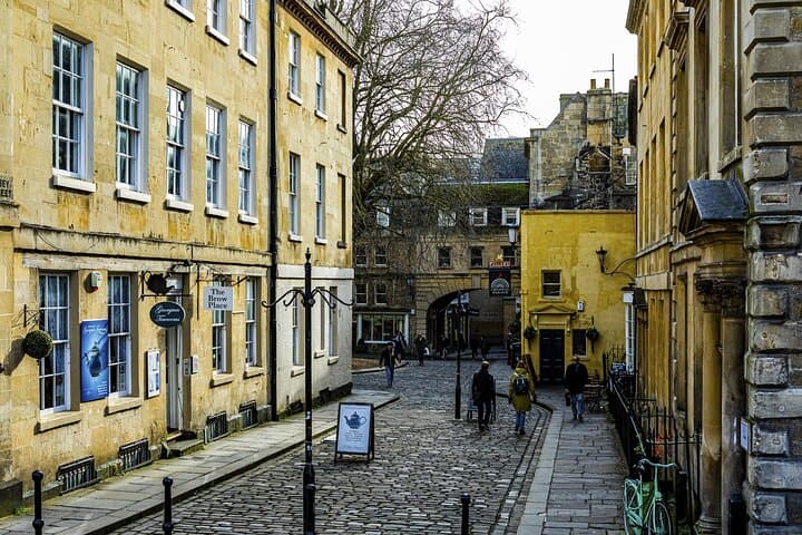 Bath Private Guided Walking Tour — Roman Baths, Royal Crescent & Georgian Architecture photo 3