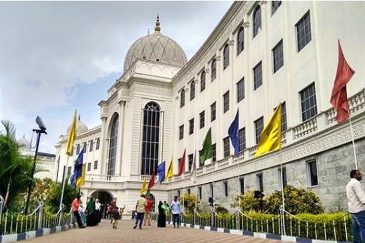 Hyderabad Half-Day Tour: Charminar & Salar Jung Museum with Snacks photo 2