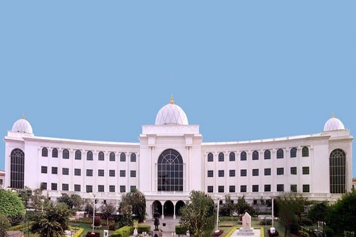 Hyderabad Half-Day Tour: Charminar & Salar Jung Museum with Snacks photo 3