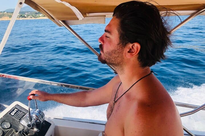 Sail the Gulf of Naples: 2-Hour Boat Tour with Aperitif, Swim & Vesuvius Views