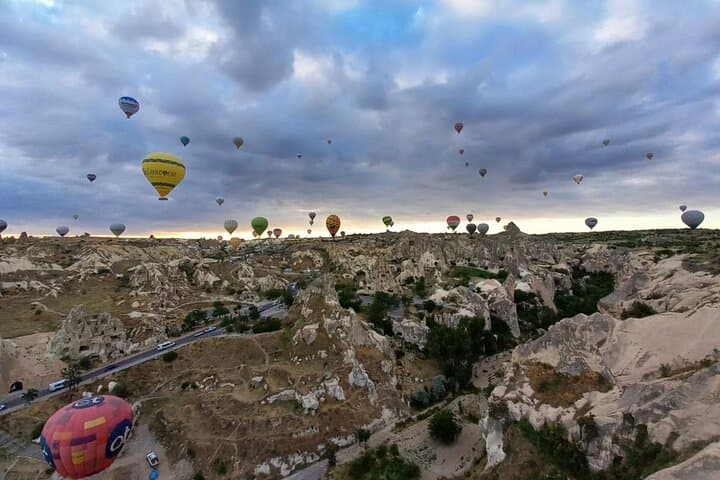 Cappadocia Sunrise Hot Air Balloon Flight Over Göreme Valley photo 2