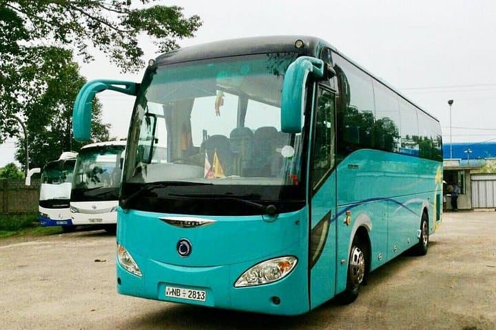 Colombo to Kandy Air-Conditioned Shuttle — Reserved Seats, Luggage Space & Scenic Highlands