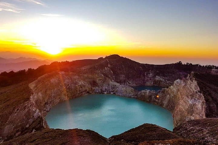 Sunrise at Kelimutu: 2-Day Flores Tour to the Three-Colored Lakes photo 1