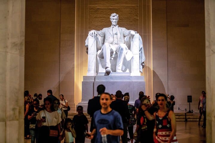 Washington After Dark: Night Bus Tour of DC's Monuments & Mount Vernon Option