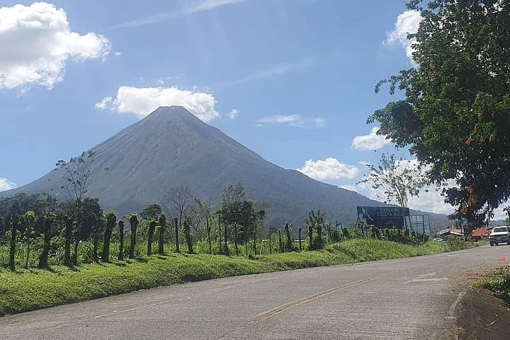Arenal Volcano Hike and Tabacón Hot Springs: La Fortuna Day Adventure photo 4