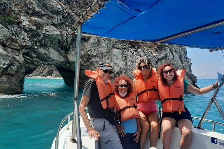 Isla Tortuga Day Adventure from Jacó — Snorkel, Monkeys & Private Beach photo 2